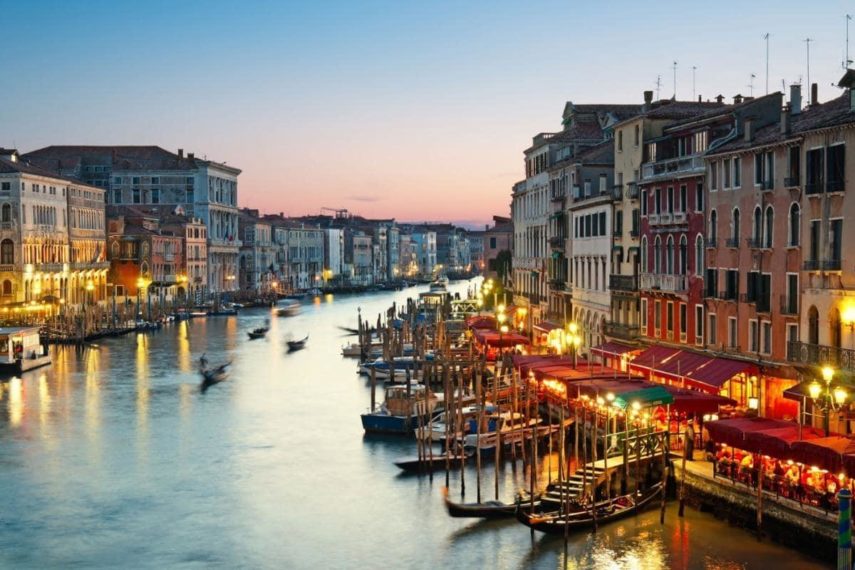 venice-restaurants-by-canal-xlarge